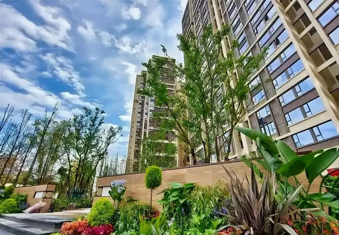 上周我去了一家贸易公司处理点事情,一进会议室差点