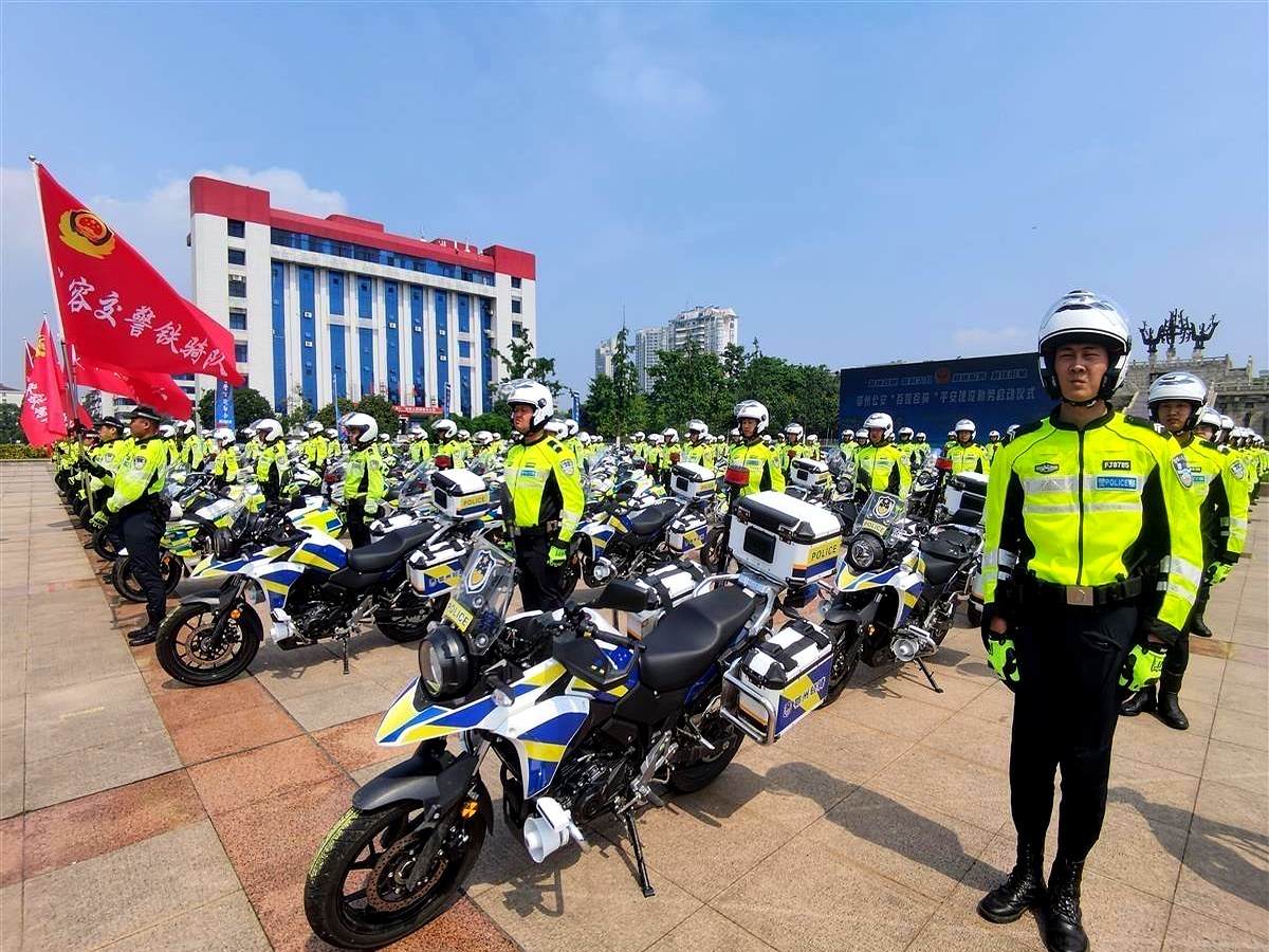 根据相关规定,市巡特警队决定公开招聘铁骑岗位60名