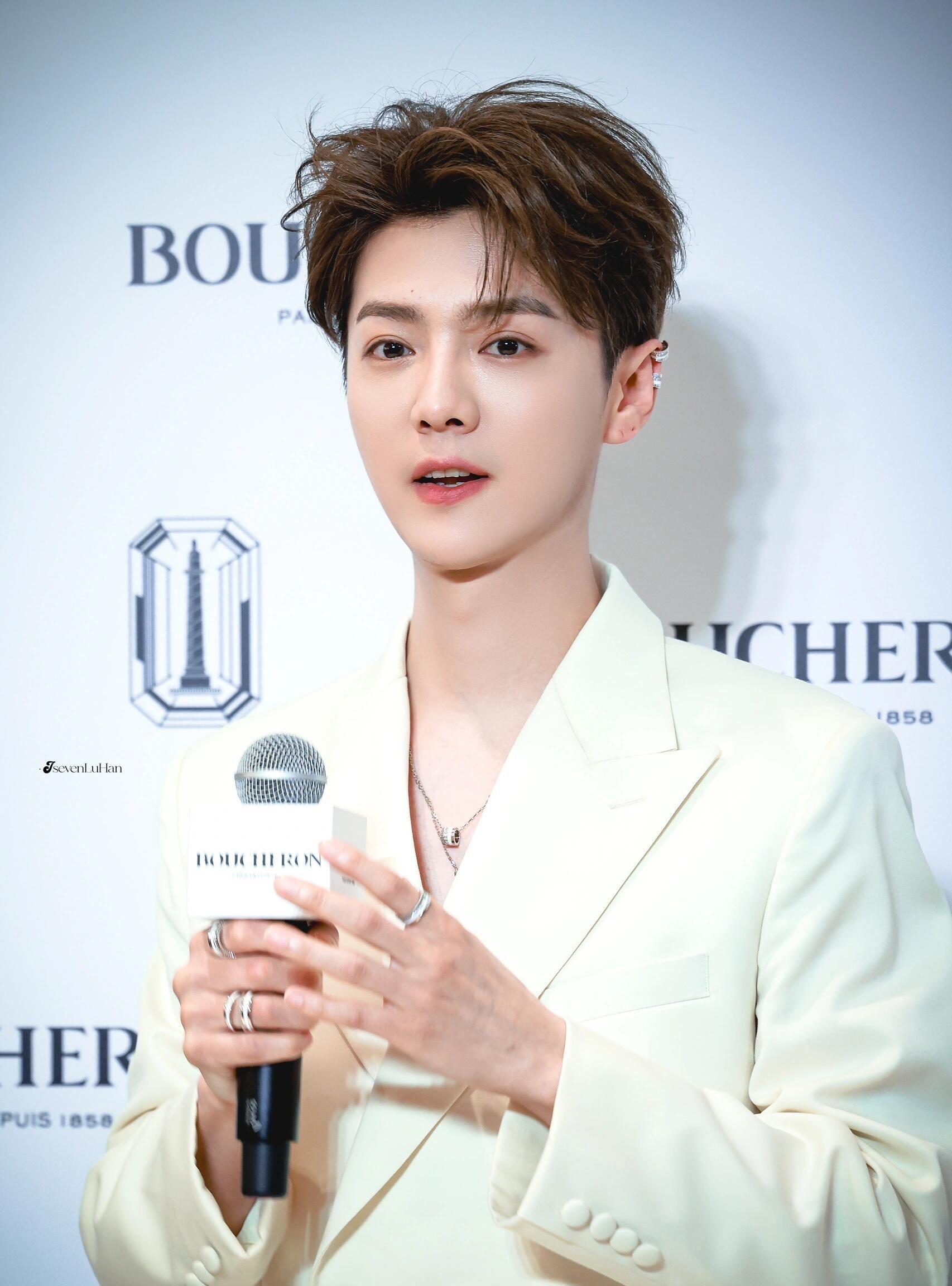 不是因为鹿晗谈了新女朋友,也不是因为鹿晗直播失误了,而是因为鹿晗