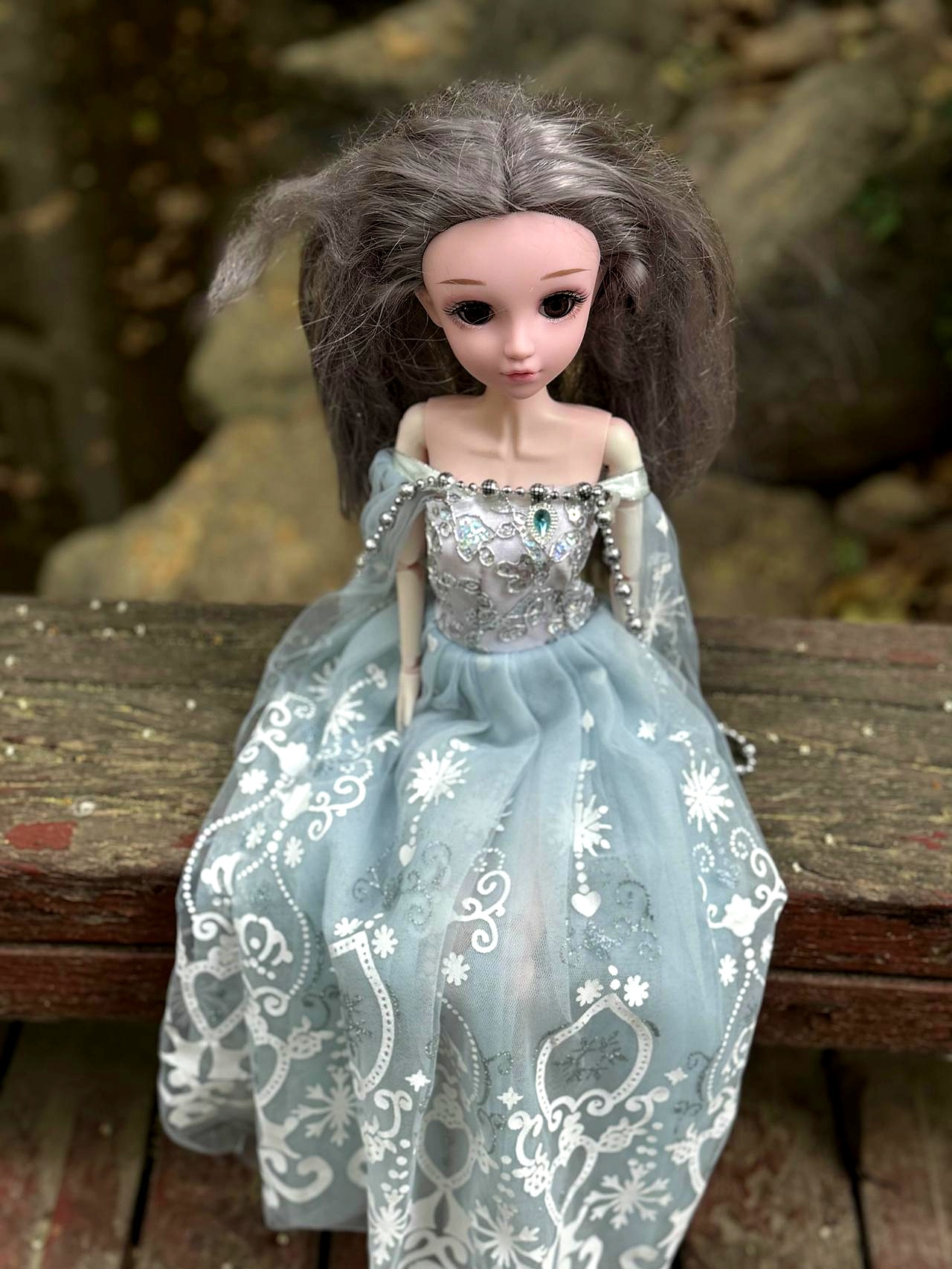 一个说:我家那位,跟收水费的一样,每个月一回,匆匆忙忙就走人了