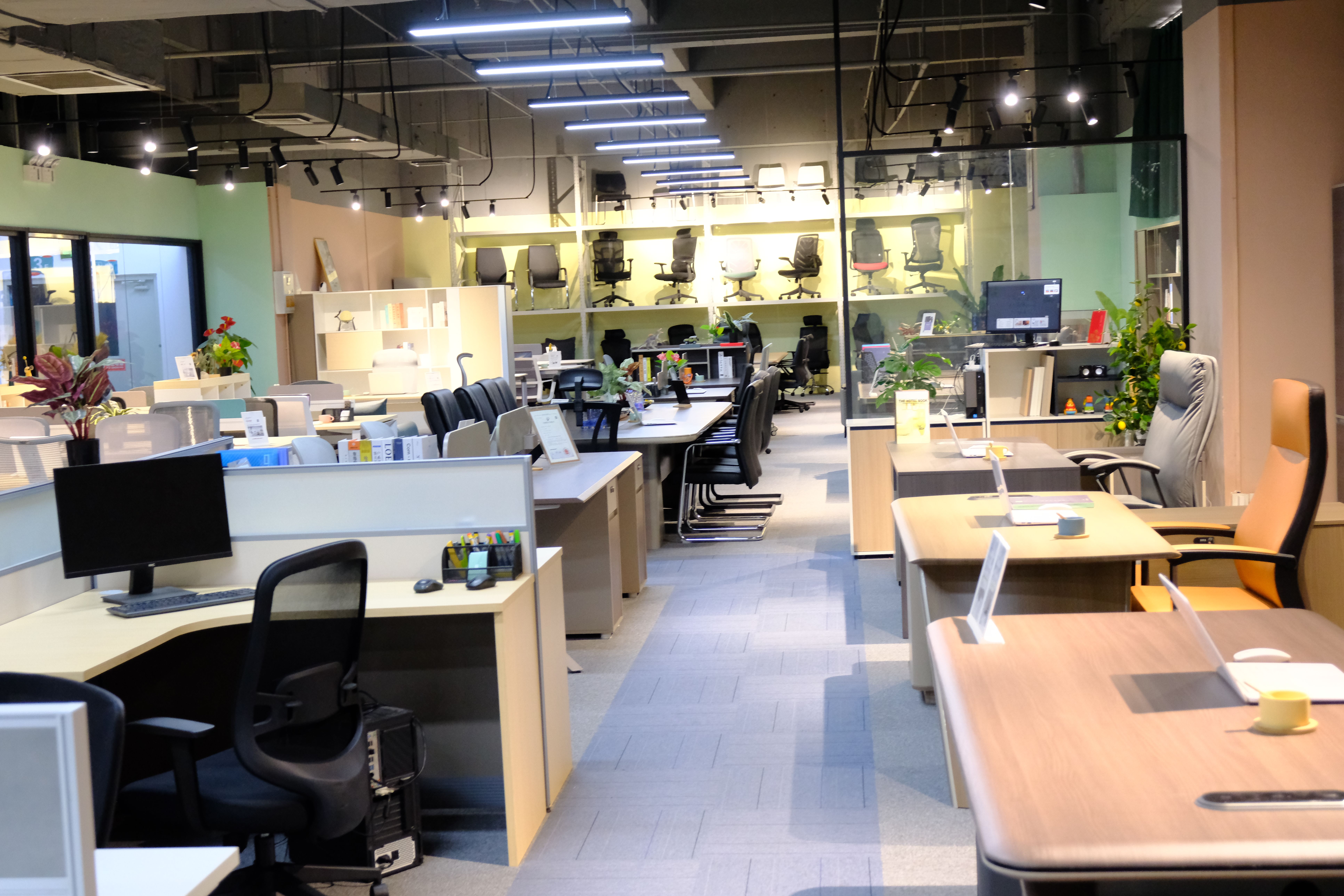 实测展厅 "午休神器":可折叠的办公椅能放平当床