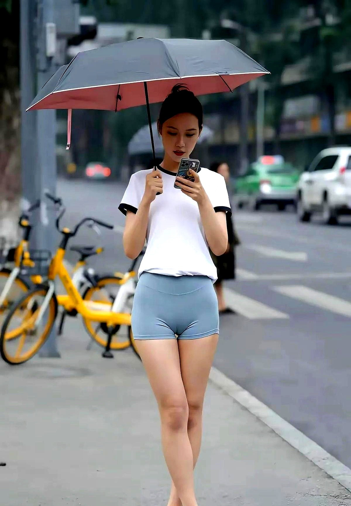 夏天走在街上,到处都是穿得凉快的小姐姐