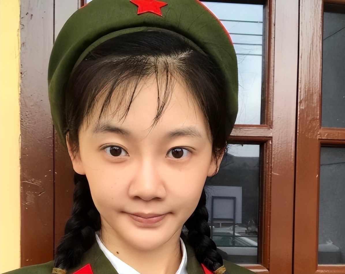 苗苗因《芳华》被熟知,与冯小刚一度关系融洽,后因一场饭局生隙