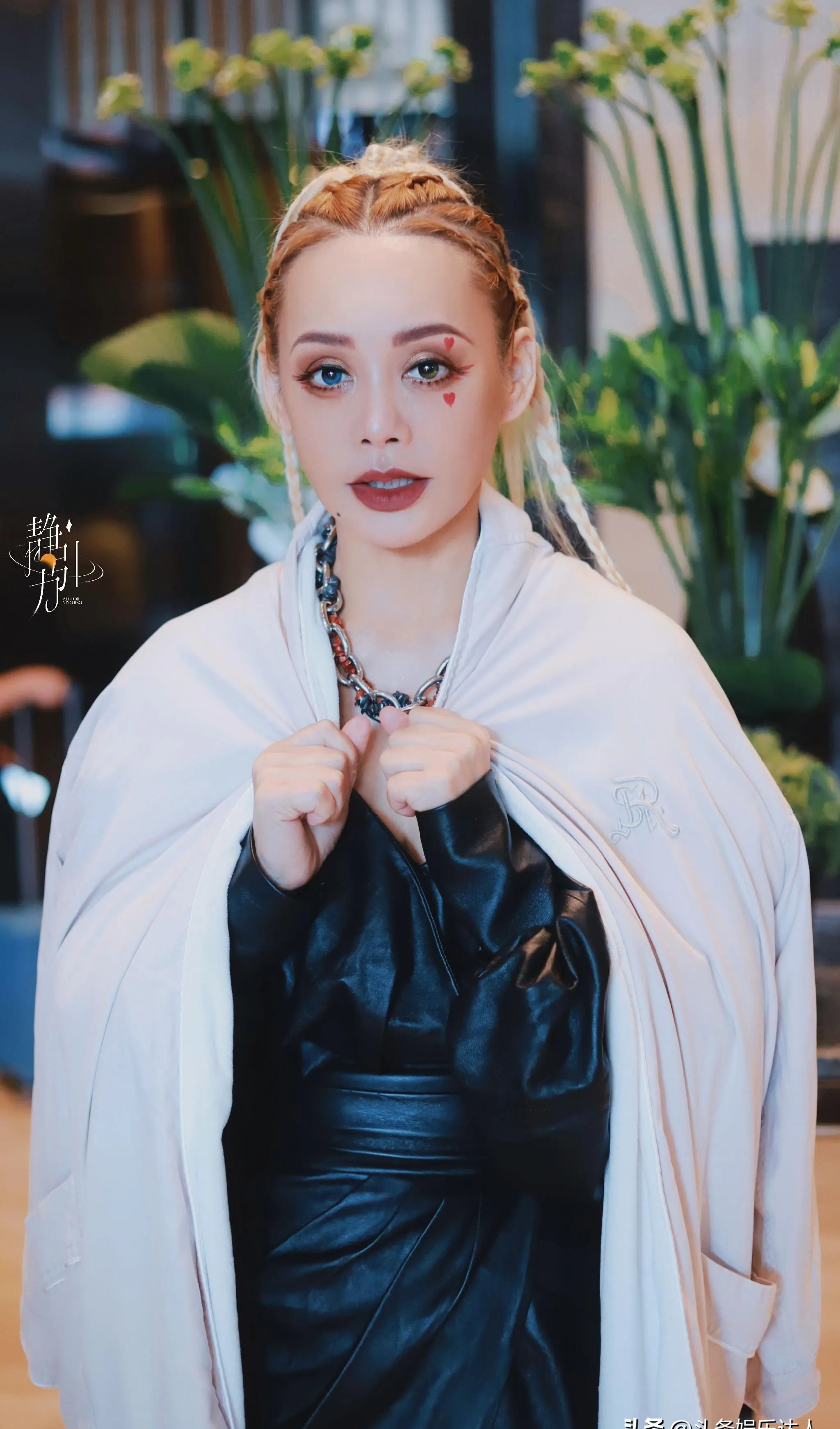 53岁的宁静活得像一阵风,自由又带点倔强