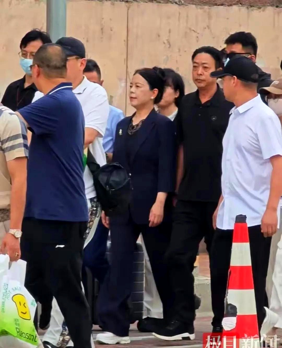赶紧给大娘打了电话她嘴软了终于承认不同意治疗是三石代姚策签的字