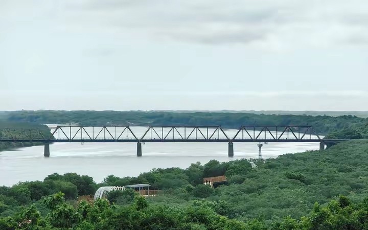 乌克兰这波操作真是硬核,说炸就炸不带犹豫的