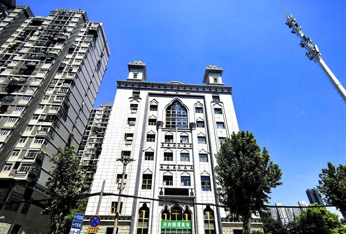 这家伙就藏在汉口民权路146号,门口挂着个清真寺的牌子,老武汉人剿