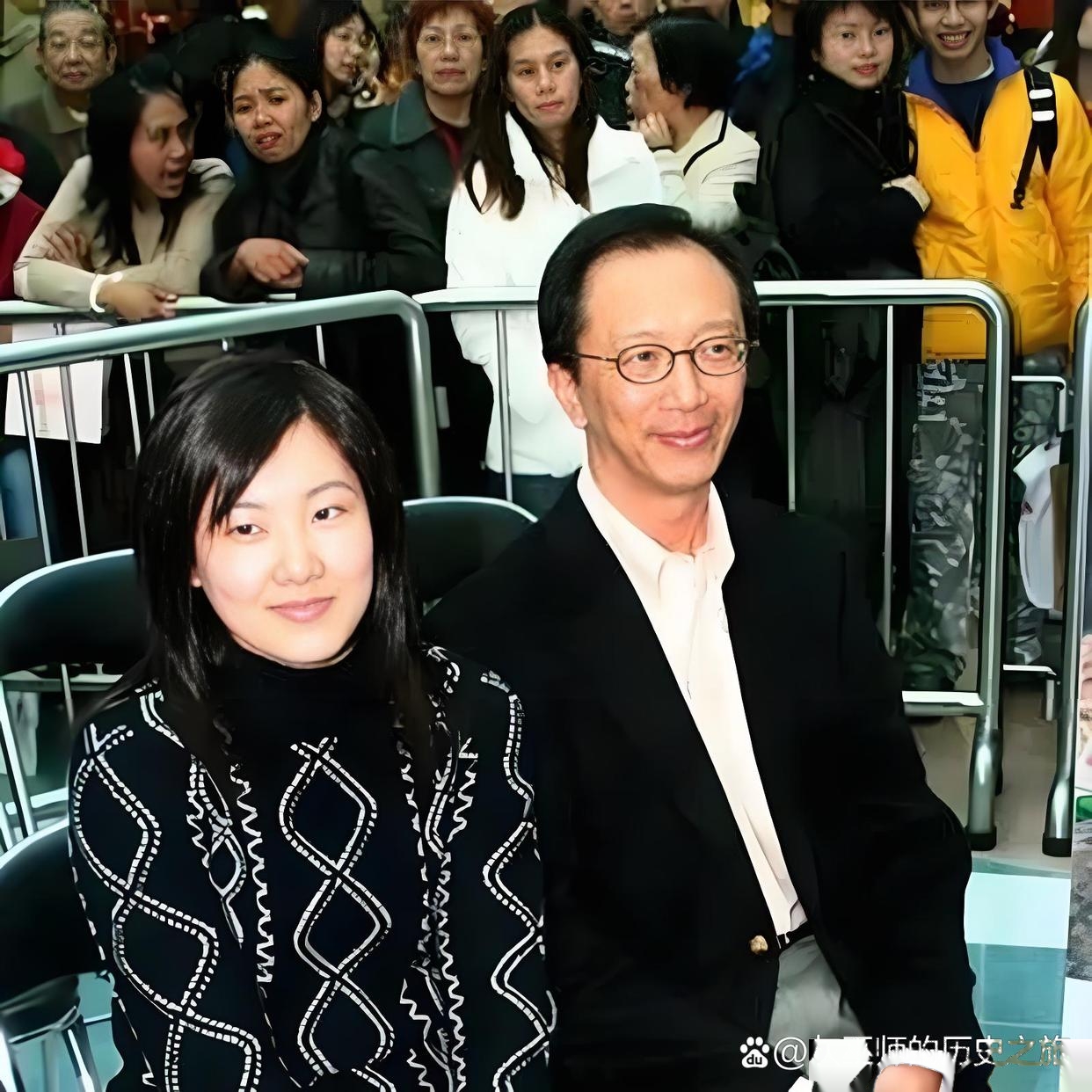 在竹林边转悠的时候,忽然瞧见草丛里有一窝蛋