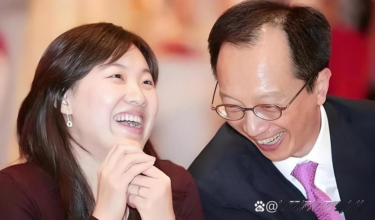 在竹林边转悠的时候,忽然瞧见草丛里有一窝蛋