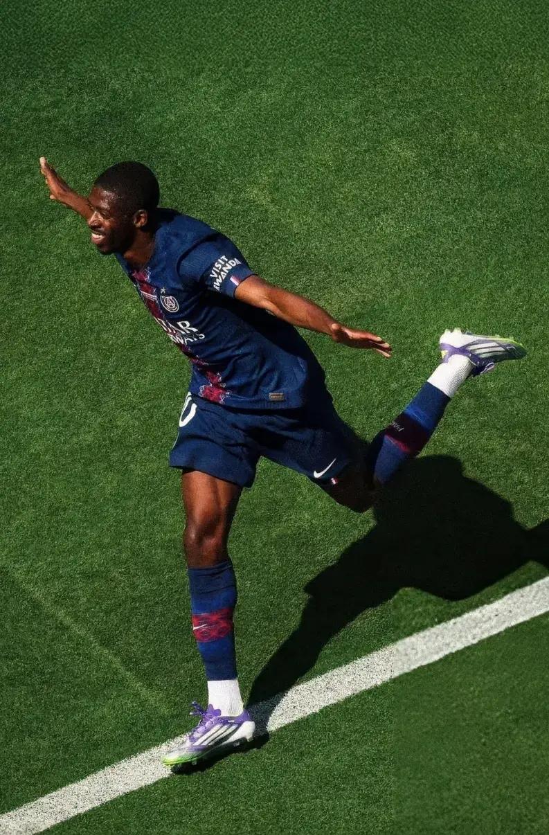 现在巴黎的登贝莱踢得顺风顺水,姆哈两人却双双遇挫,剧本反转得让人瞠