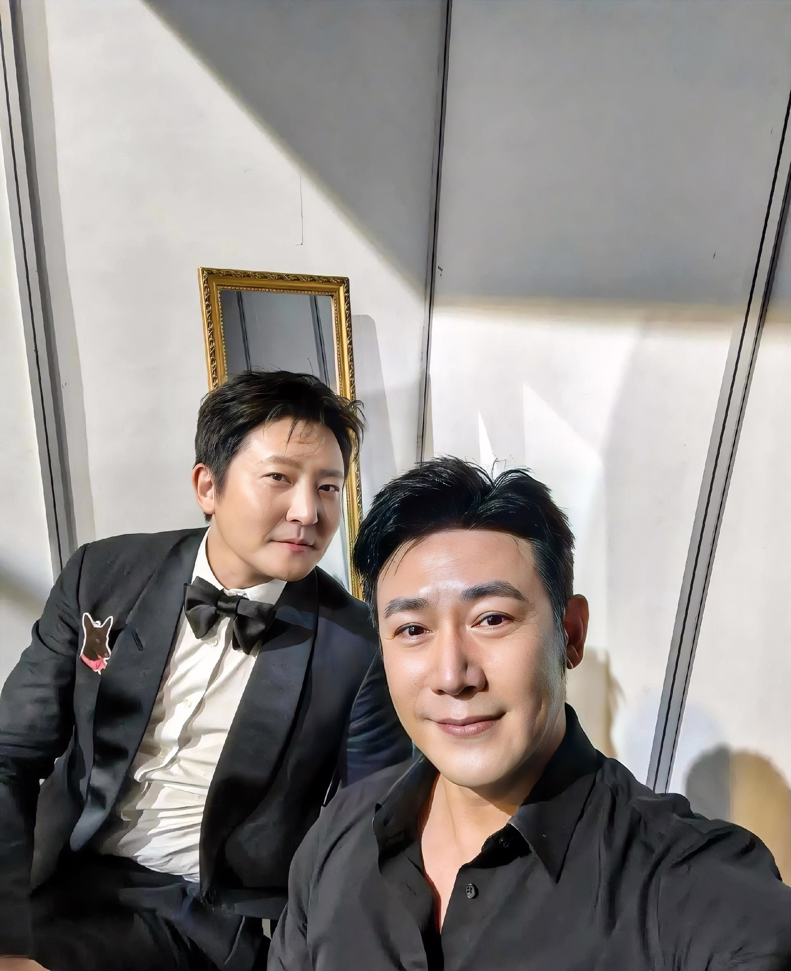 陆毅和郭京飞是连襟关系 二人的妻子鲍蕾和鲍莉是亲姐妹 陆毅182cm