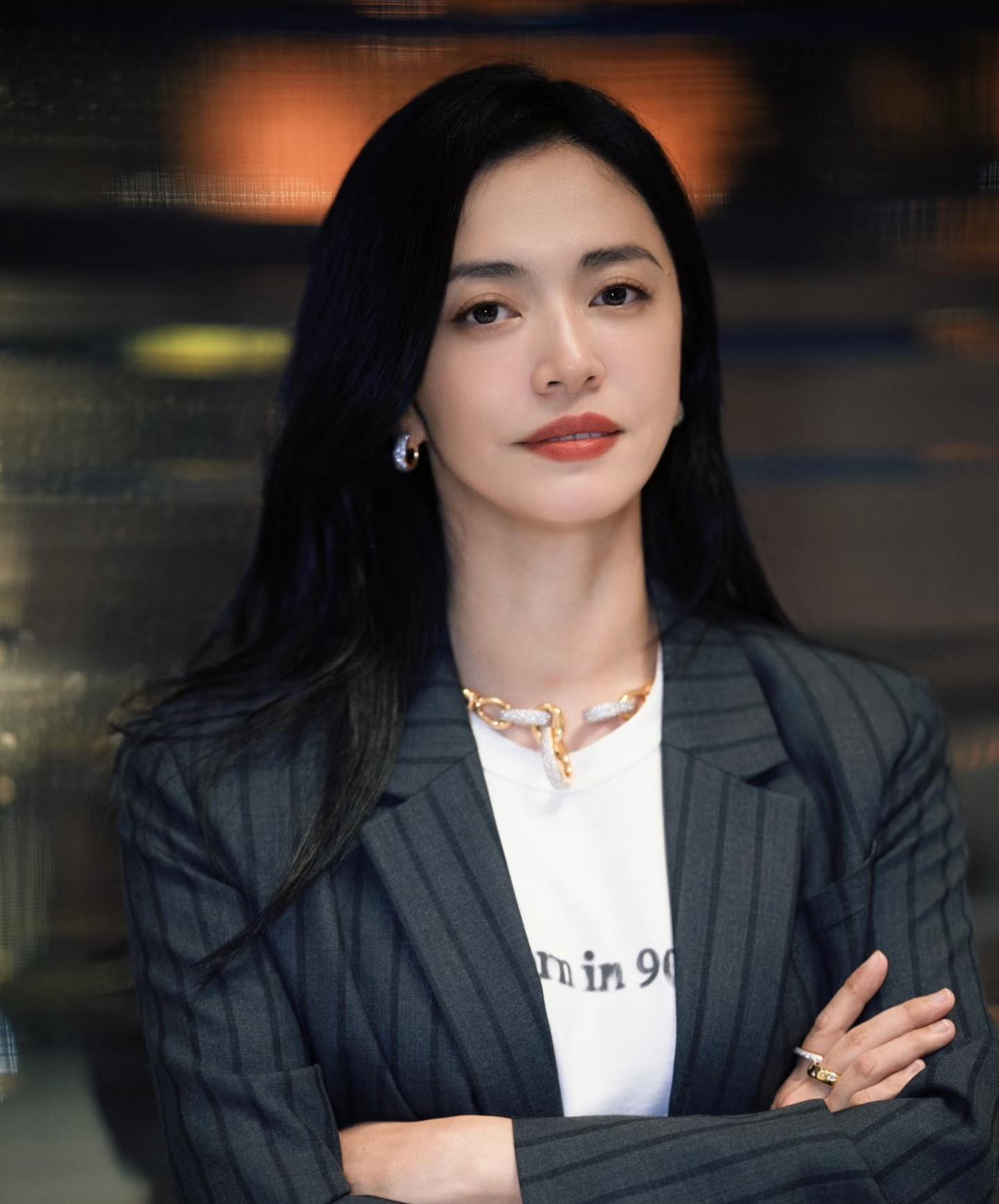 我预料到了姚晨爱打抱不平也预料到了崔丽丽会被关注但没想到姚晨