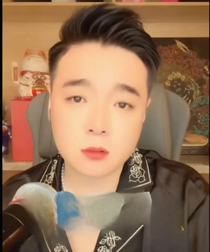 崔大笨和红豆曾经是夫妻,2018年年底结婚的,但后来因为感情不和离婚