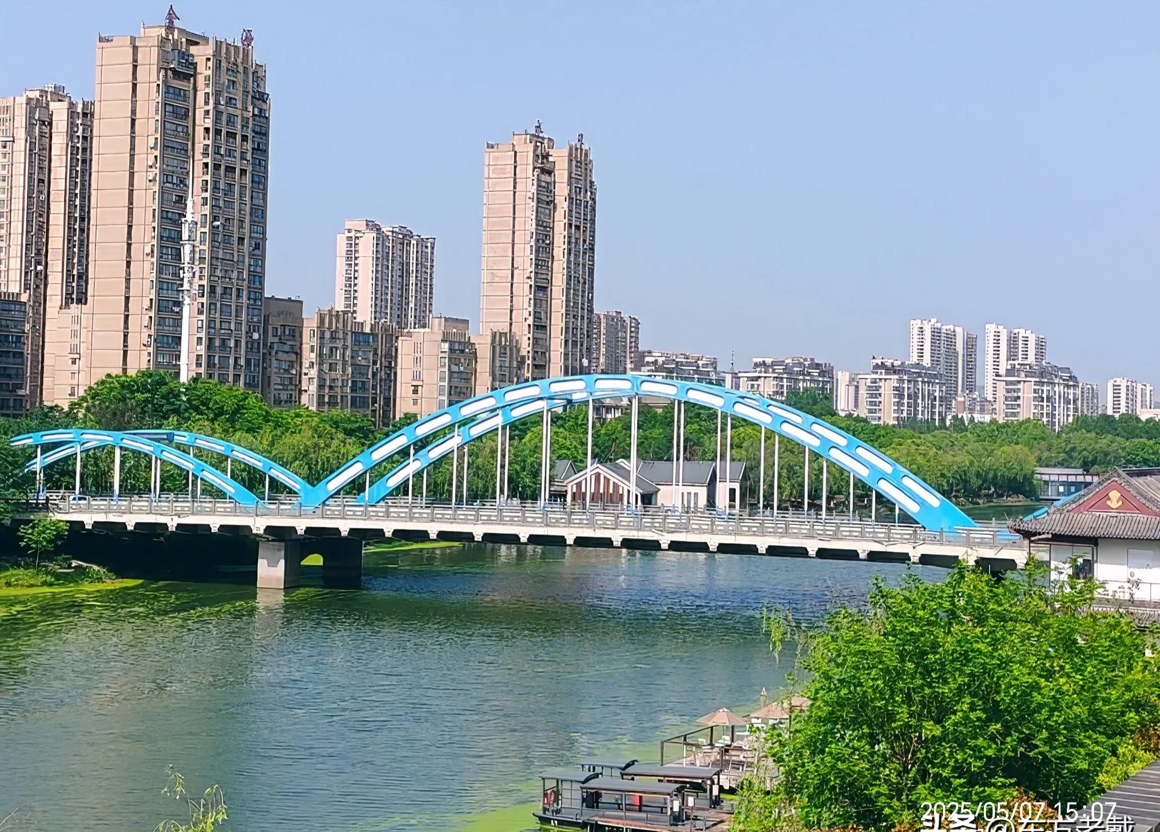 我是个67岁的单身退休老头,这天实在太热了,不开空调根本扛不住