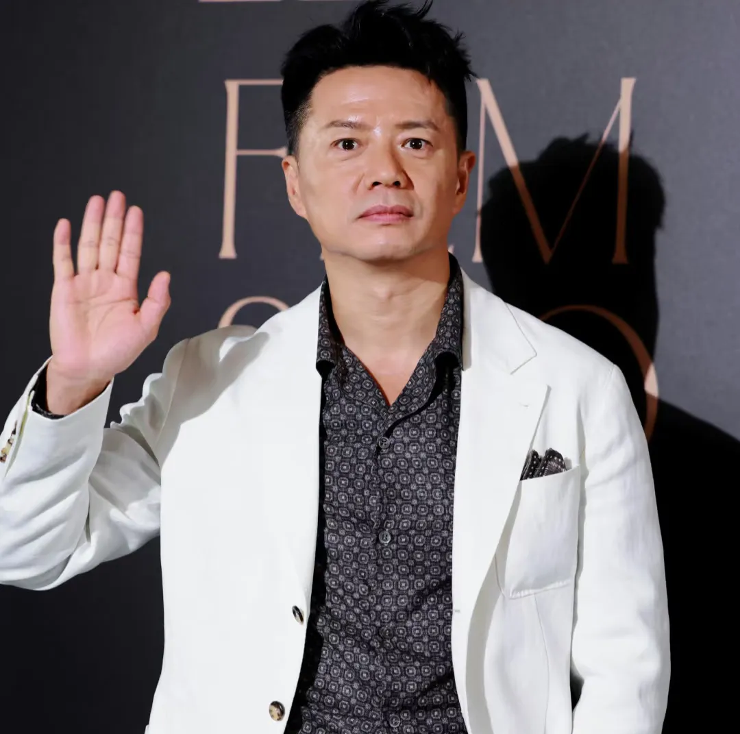《扫毒风暴》段奕宏说,不要再说我改名段奕宏,谐音段忆虹是因为暗恋