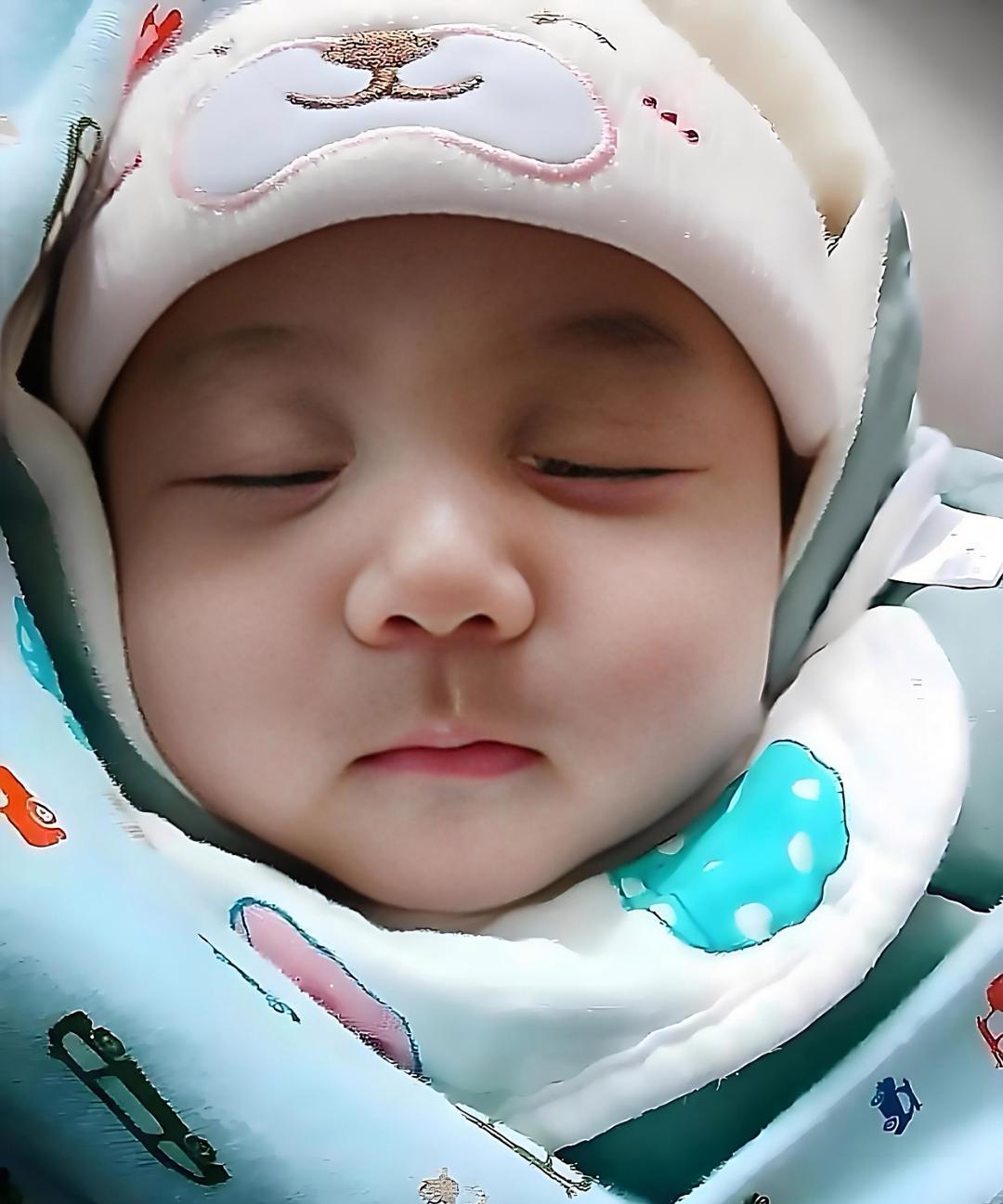 我表姐家孩子三月生从小顺得不行吃饭香睡觉稳连脾气都软乎乎的