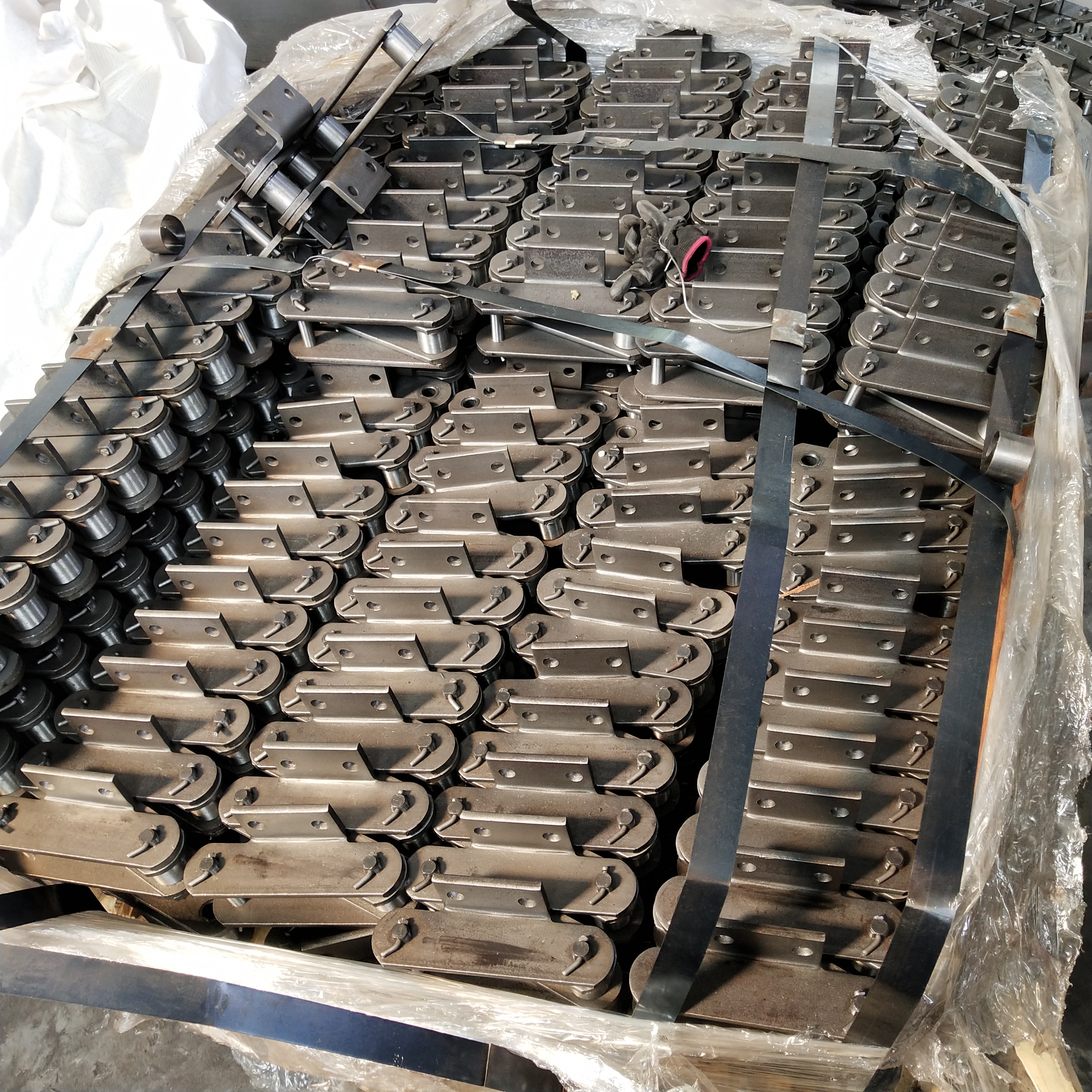 板式链条本质是由链板和销轴两大核心部件组成的传动与牵引装置,部分