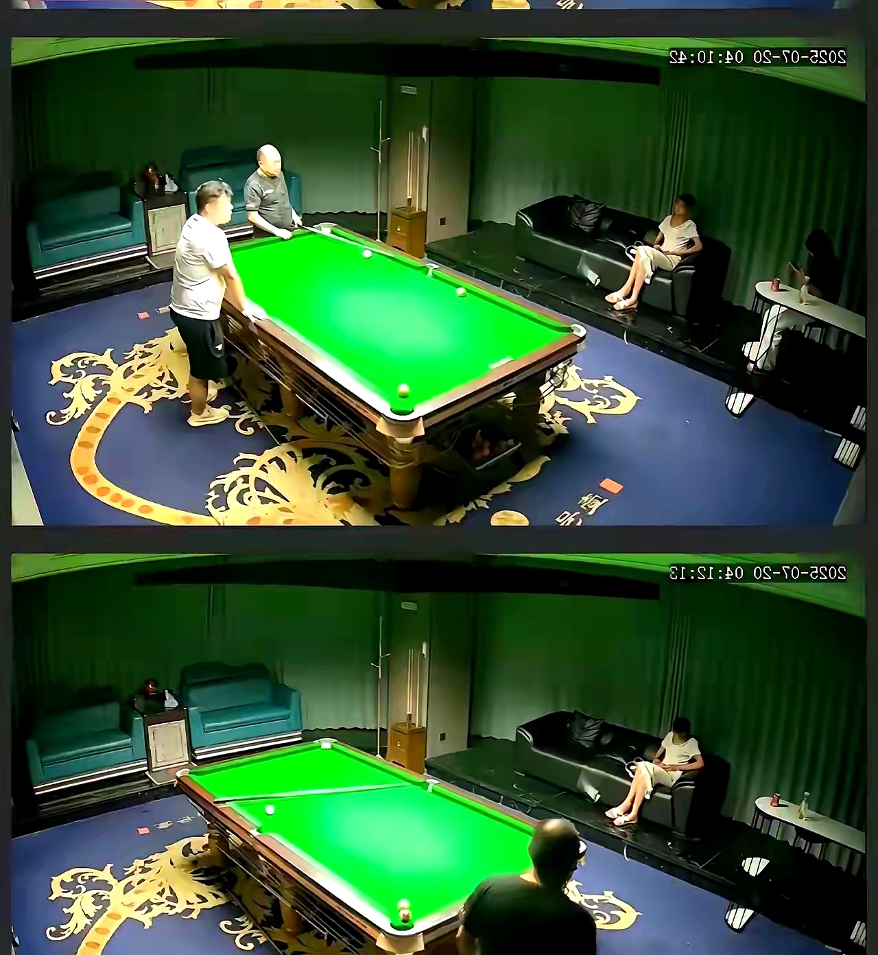 两个穿着潮牌的男人推门进来球杆在木地板上敲出清脆的声响