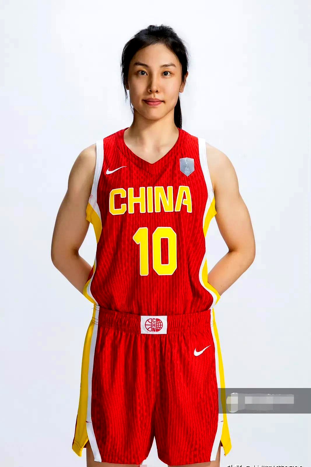 从昨晚中澳女篮热身赛,可以明显看得出:中锋位置没