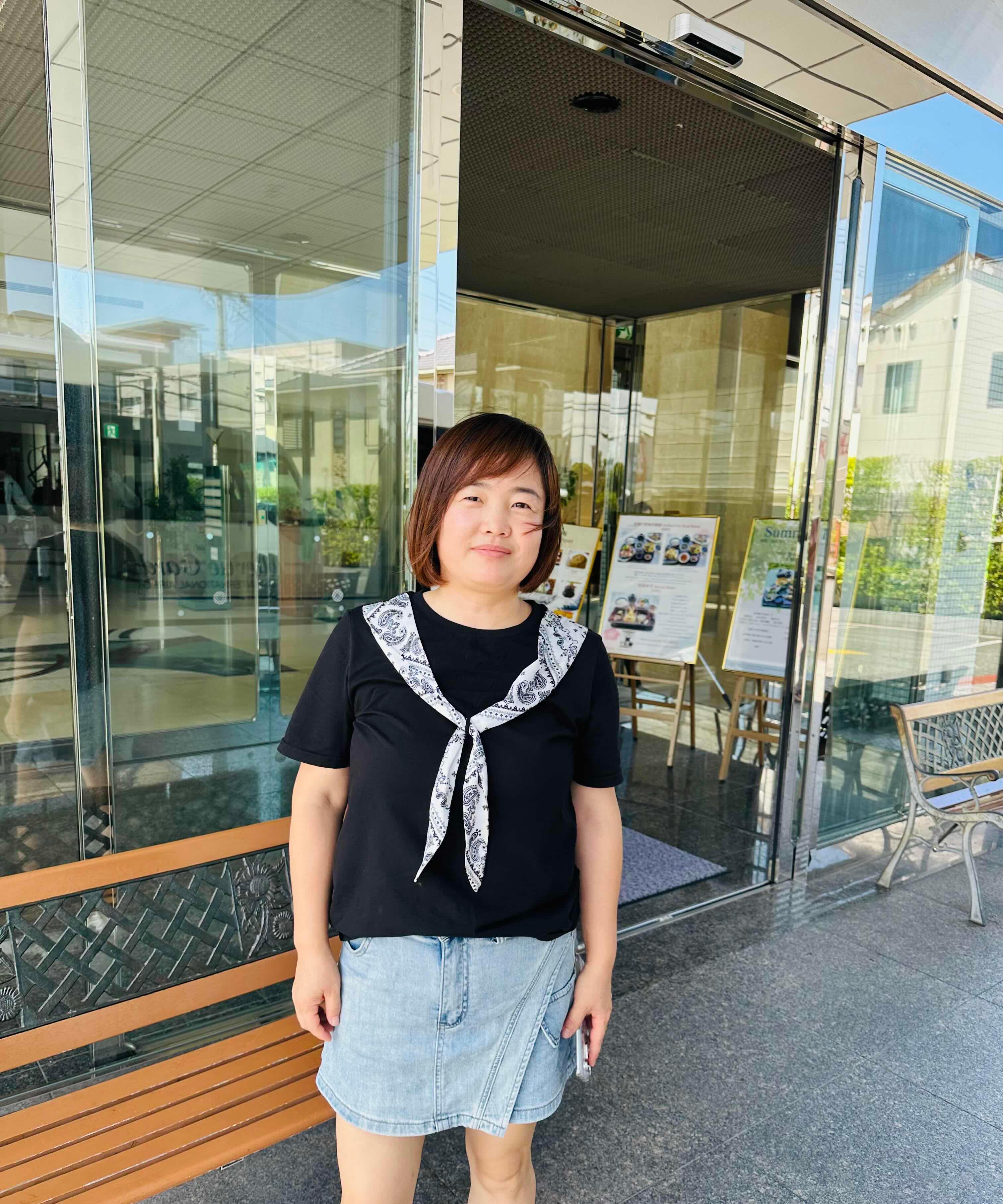 我最小的孩子上小学后,她也回老家结婚了,现在是2个孩子的妈妈