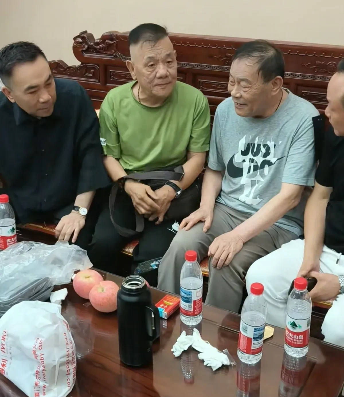 杨进明,侯耀文的徒弟,郭德纲的师弟,身份多重,江湖地位不低