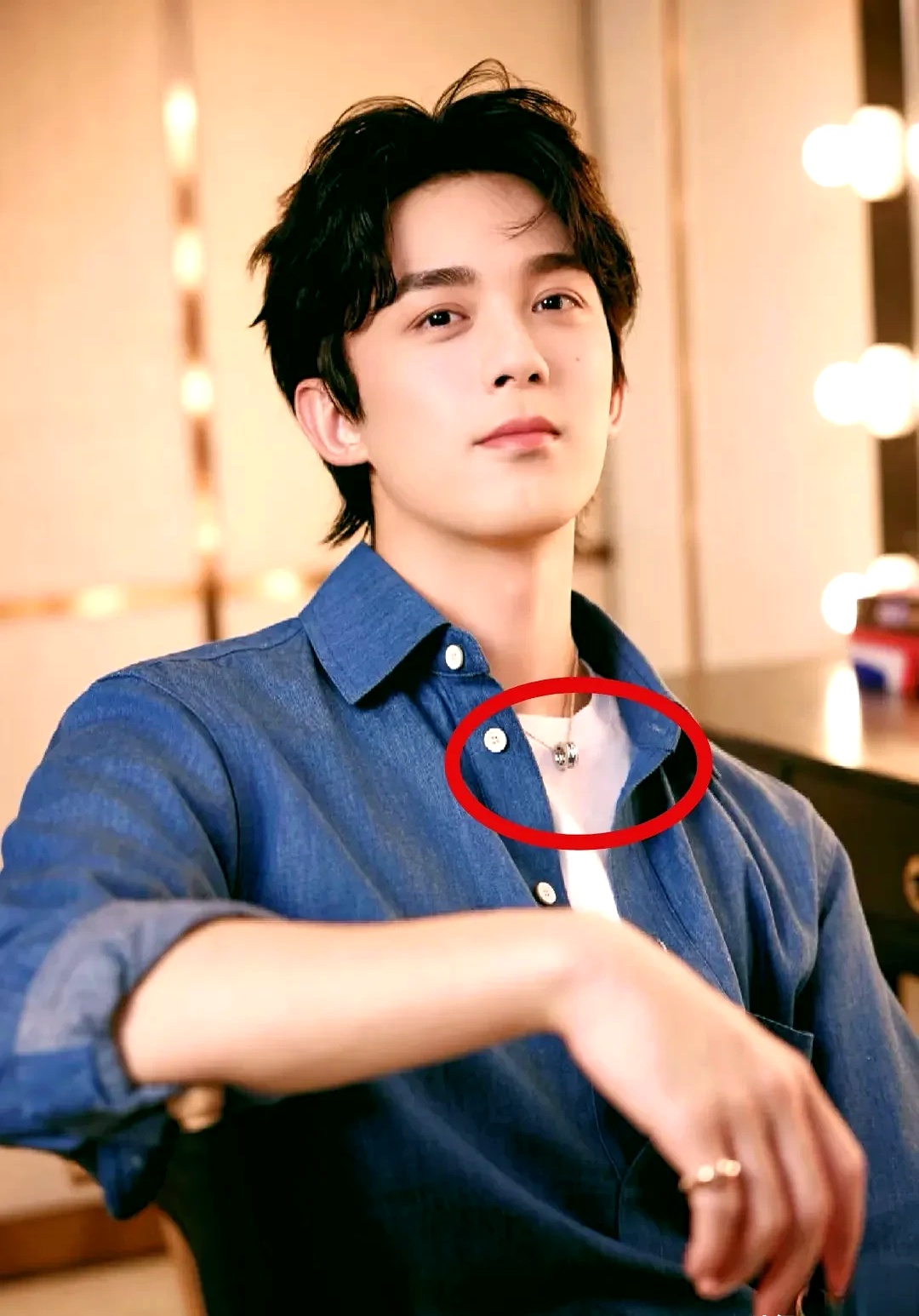 赵露思的律师函和吴磊的新戏合同同时摆在桌上,两张纸折射出娱乐圈最