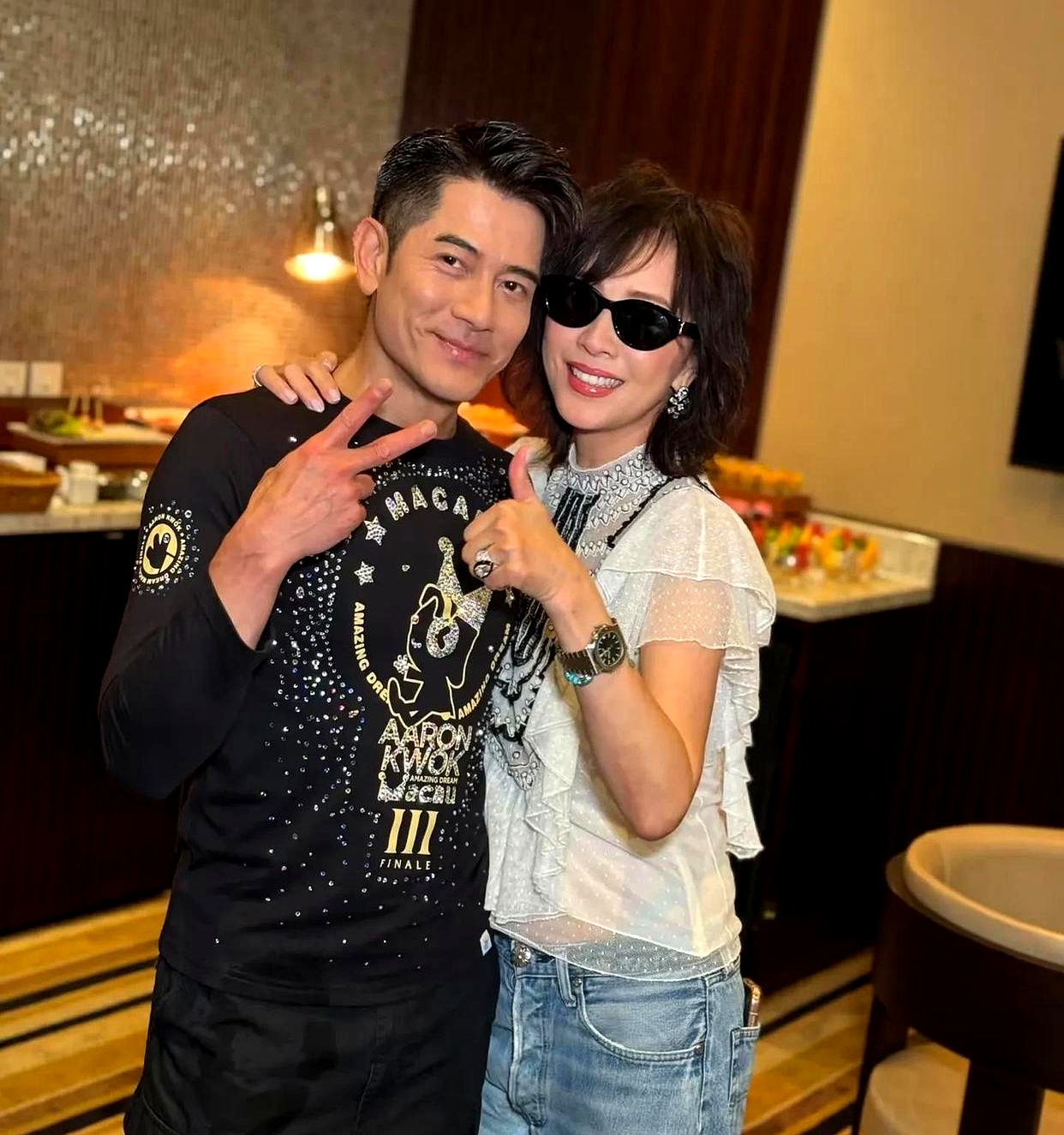 那张她和郭富城在澳门演唱会后台的合影,让网友集体揉了揉眼睛