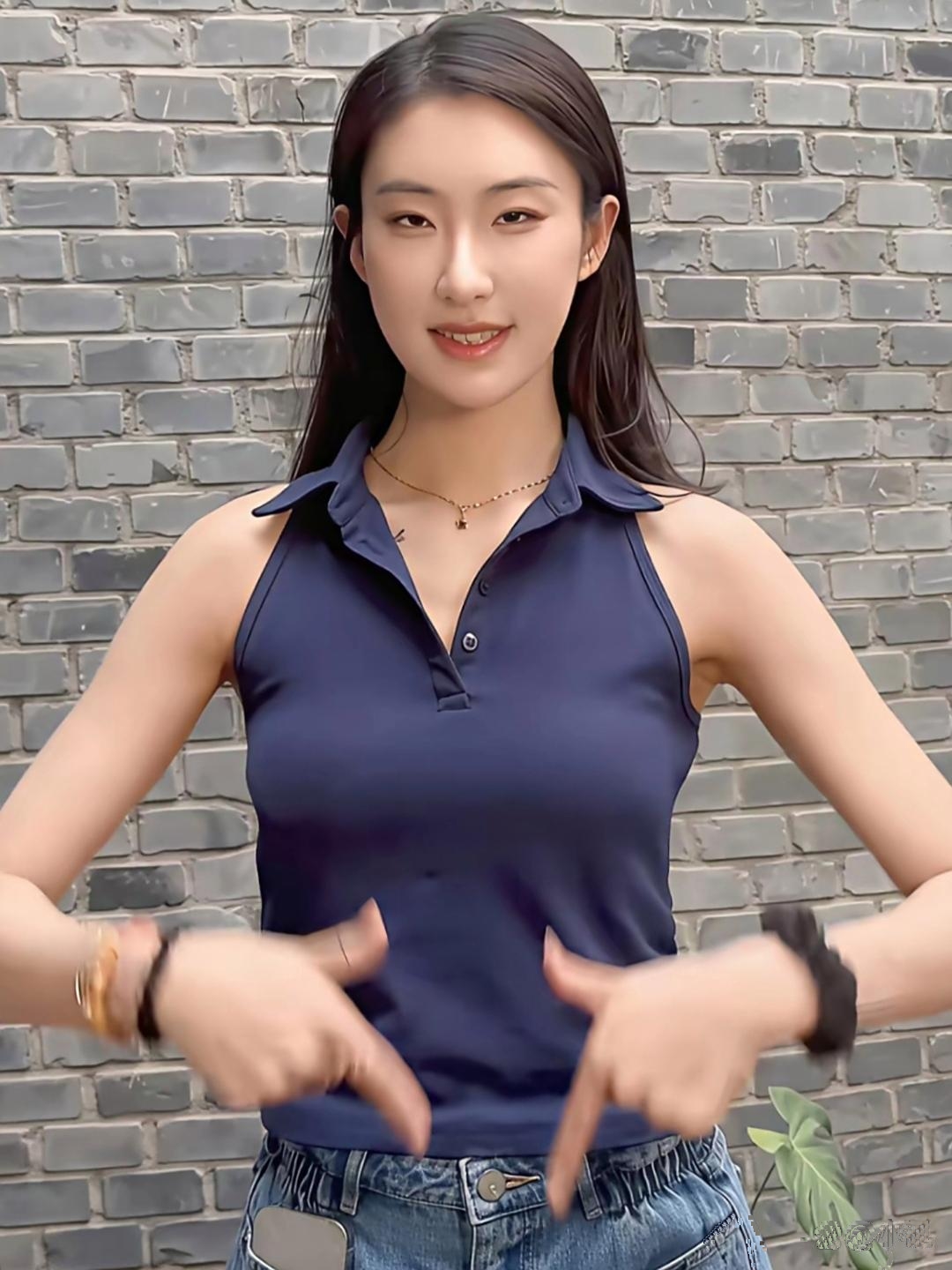 花样滑冰选手陈虹伊身高172北京美女一枚颜值超高身材棒气质佳