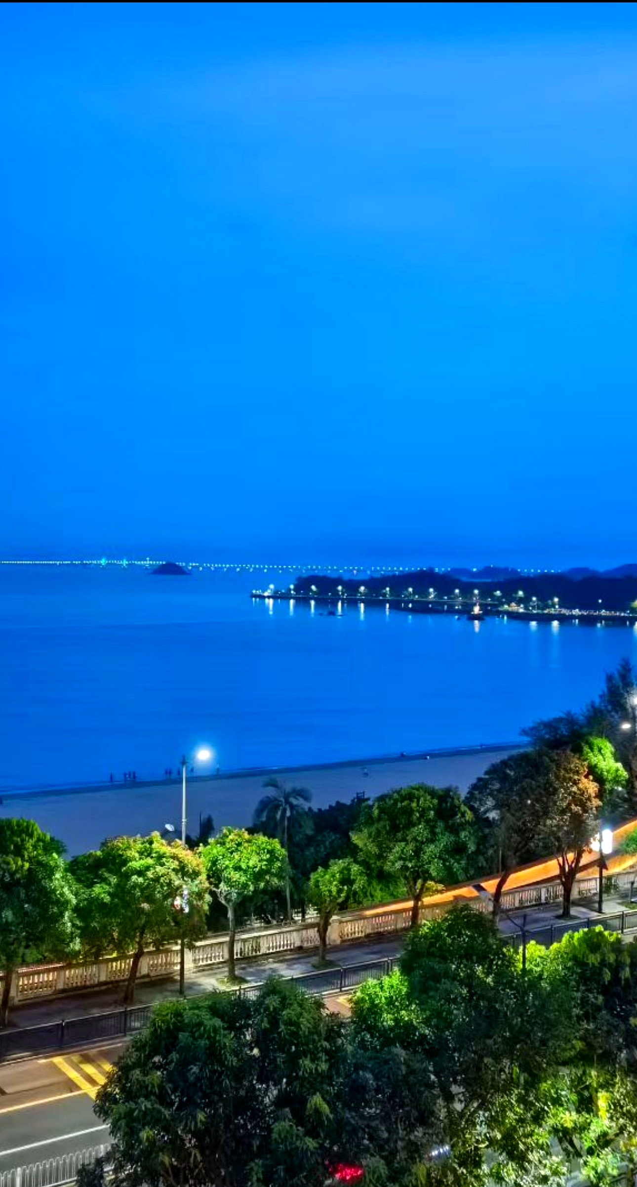 从渤海湾畔的新兴城市到雪域高原上蜿蜒的铁轨,从奔