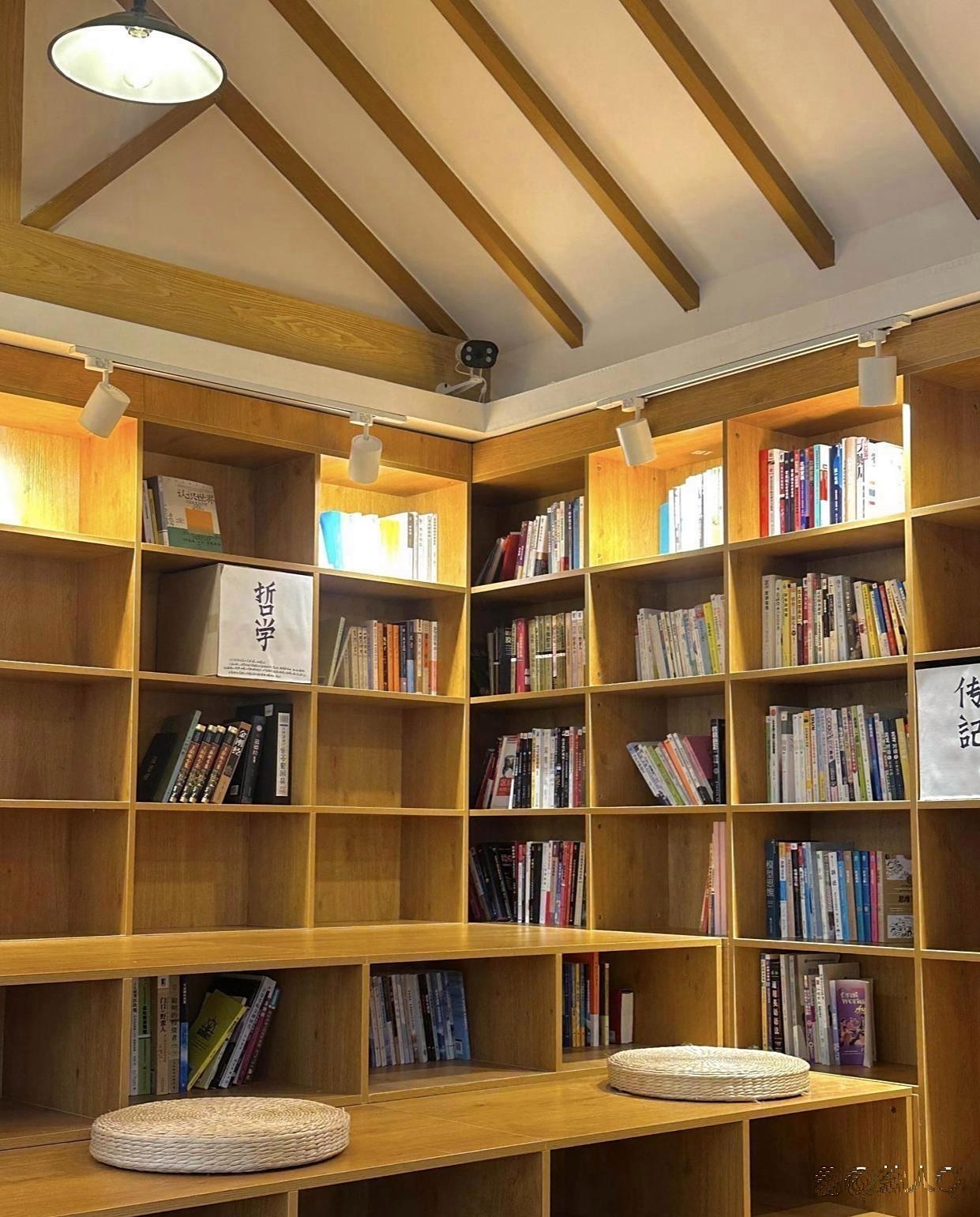 最近单位新来了俩985选调生,可算让我见识到啥叫降维打击了