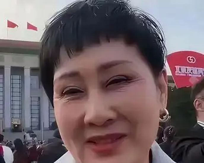 很多人说她代言过足力健鞋子,让全国人民受害了,讨厌她,但我却觉得这