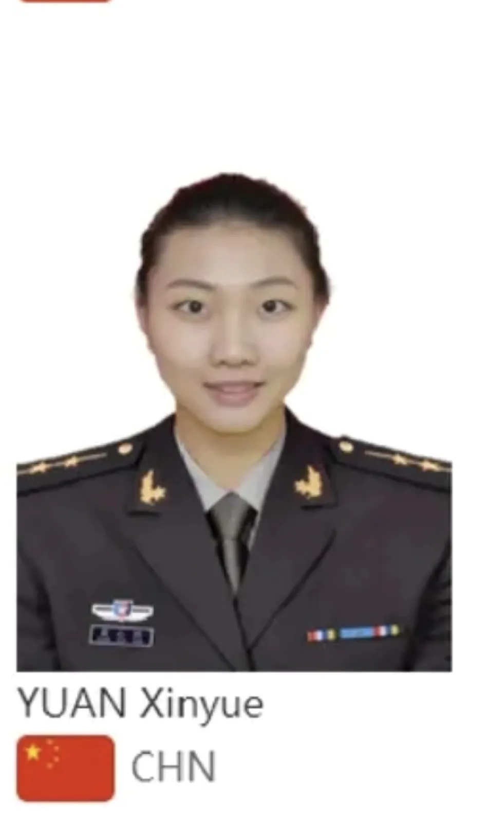 他们是:教练员陈方,队员袁心玥,张世琦,李盈莹,杨艺,陈欣彤