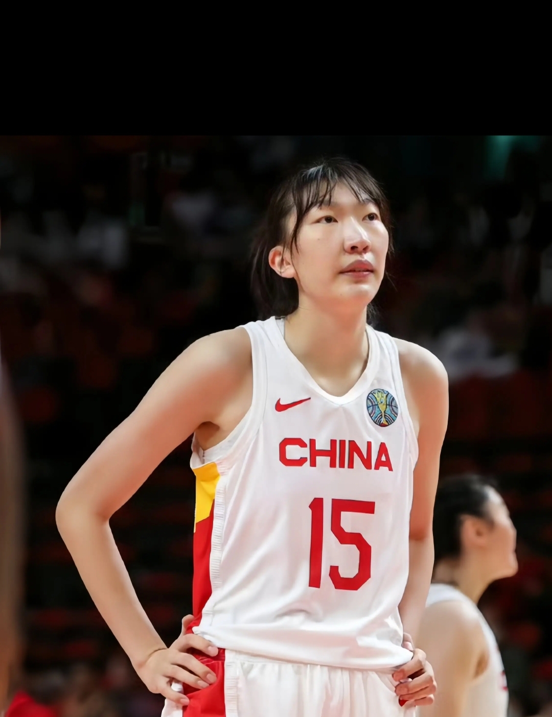 每个段落只允许结尾处使用句号其他位置用逗号替换重写如下 女篮
