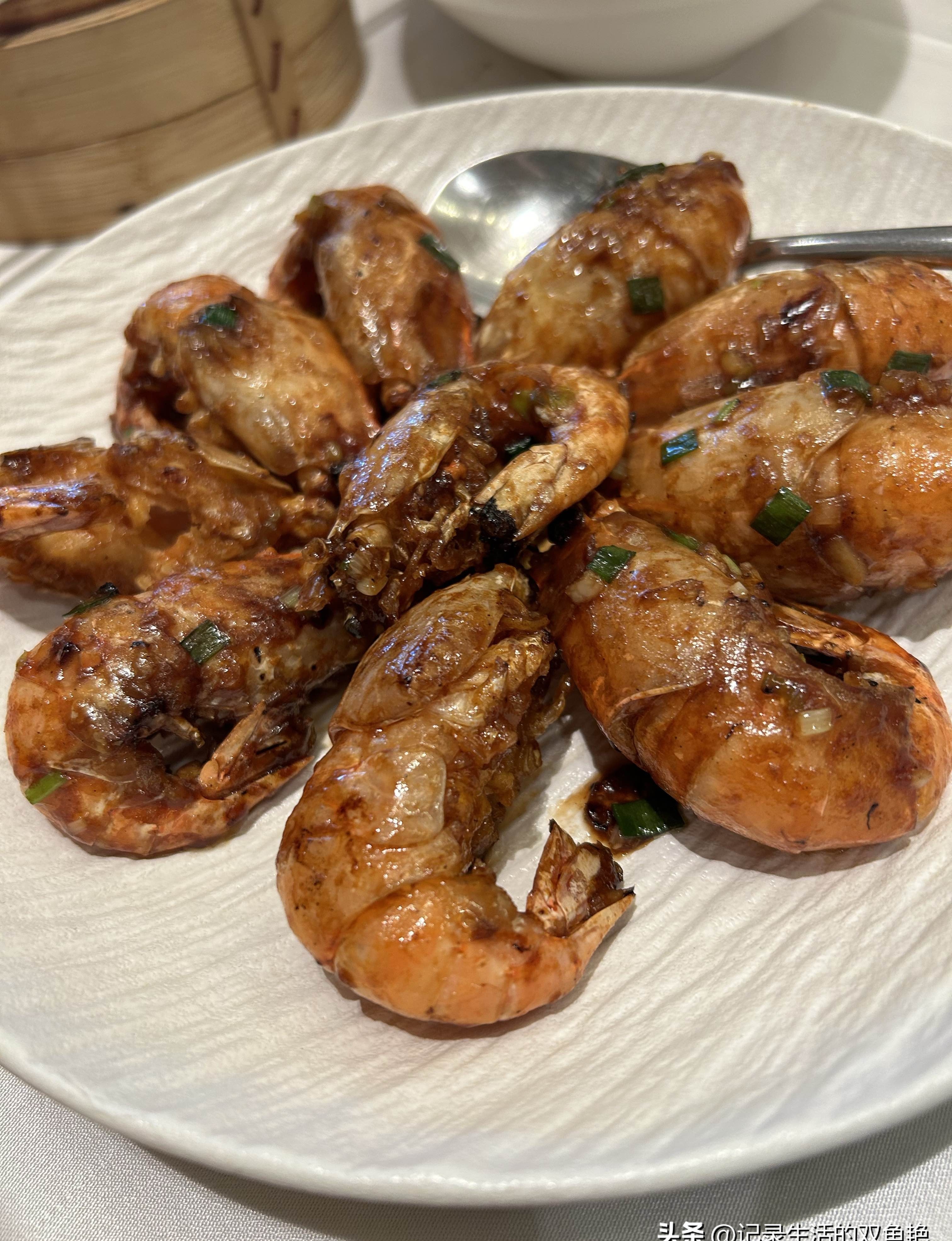 一家人在铂尔曼酒店喝早茶吃午餐