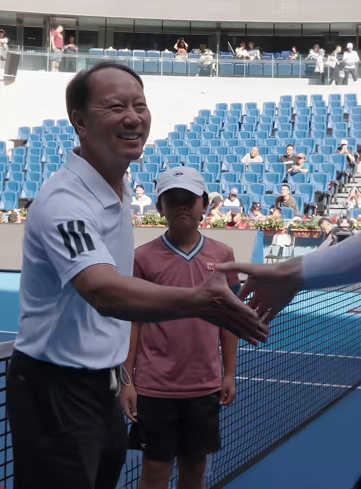 网坛名宿张德培现身中网2025年9月29日,张德培现身中国网球公开赛,为