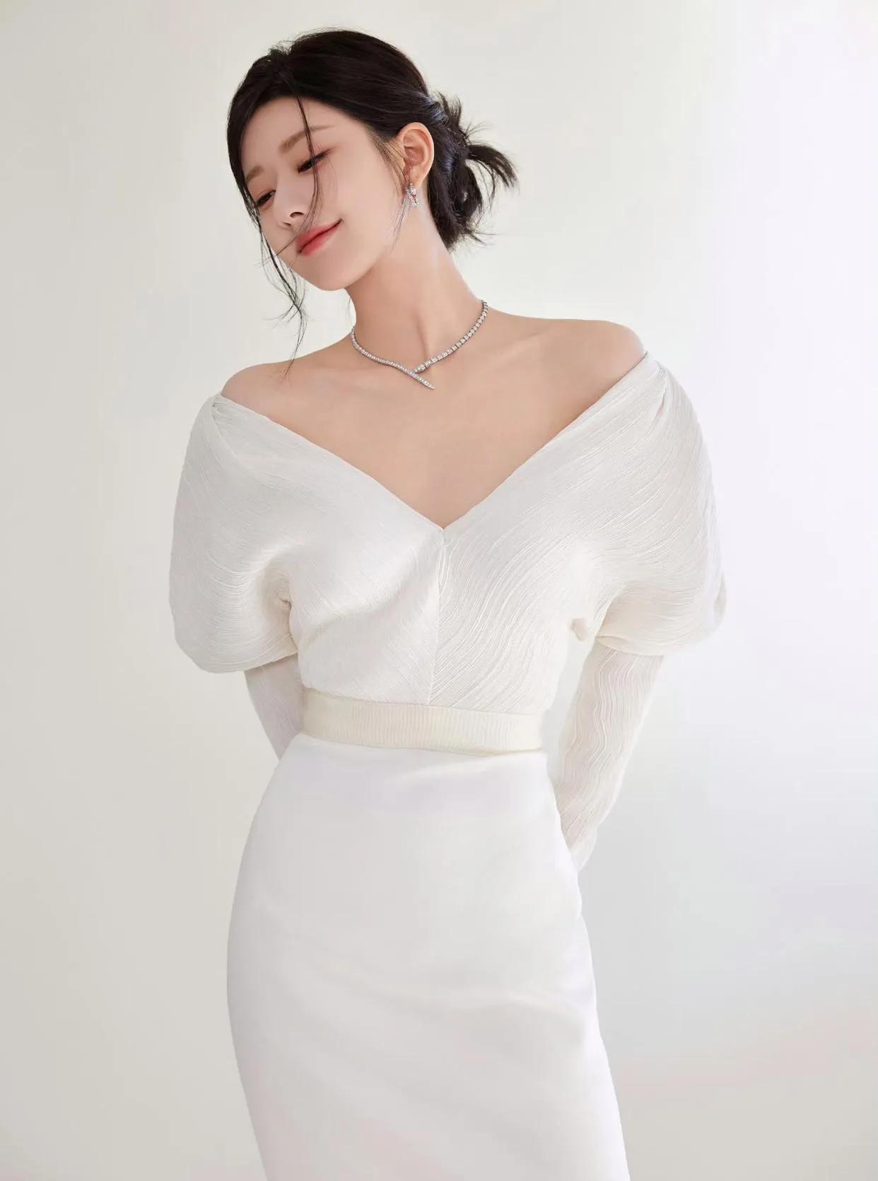 赵露思走甜美路线,笑来像街坊姑娘,清爽又亲切