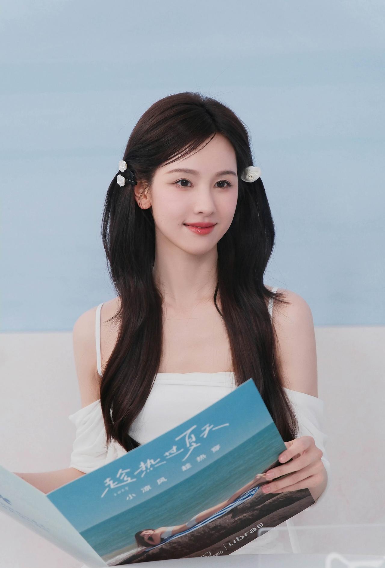 陈都灵直播穿搭记一件连衣裙一双高跟就把镜头拿走了 陈都灵在ubras