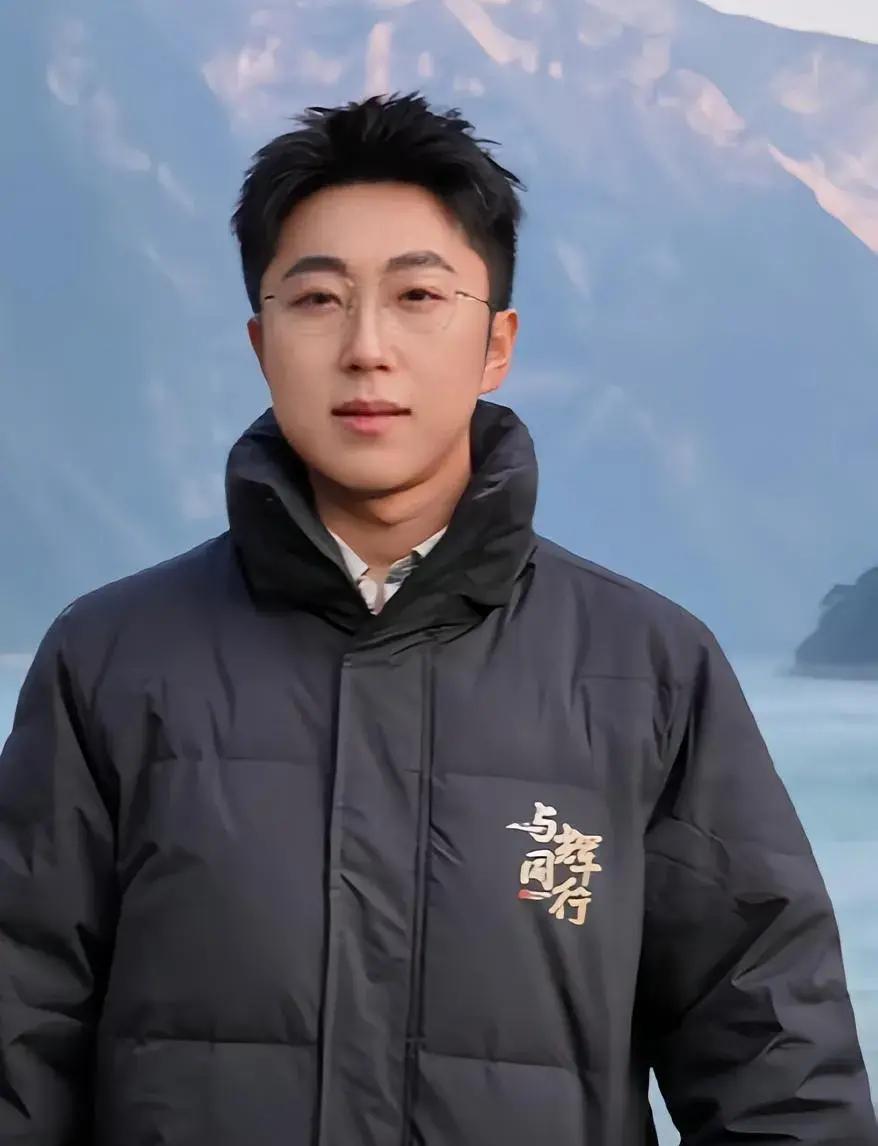 汉森本名肖浩森,于辉同行成立时便加入,那时还是实习生