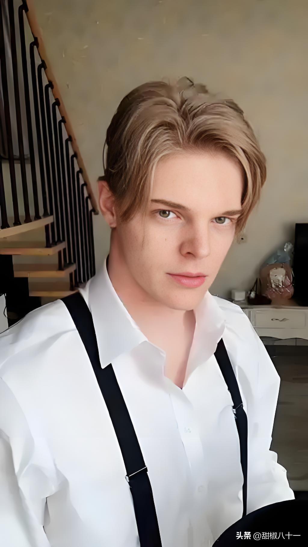 很多人可能觉得,《归队》中给福庆起名的演员看起来很面熟