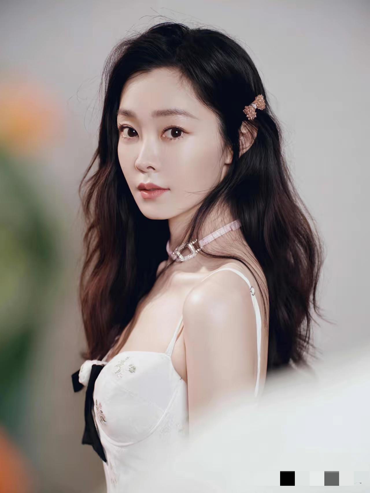 这并非无因,只因宋轶对情感的需求颇为强烈