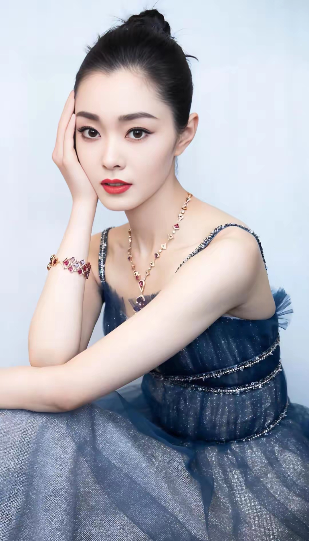 宋轶的四段感情,像四卷不同色调的画卷,每一卷都藏着她在爱里的摸索与