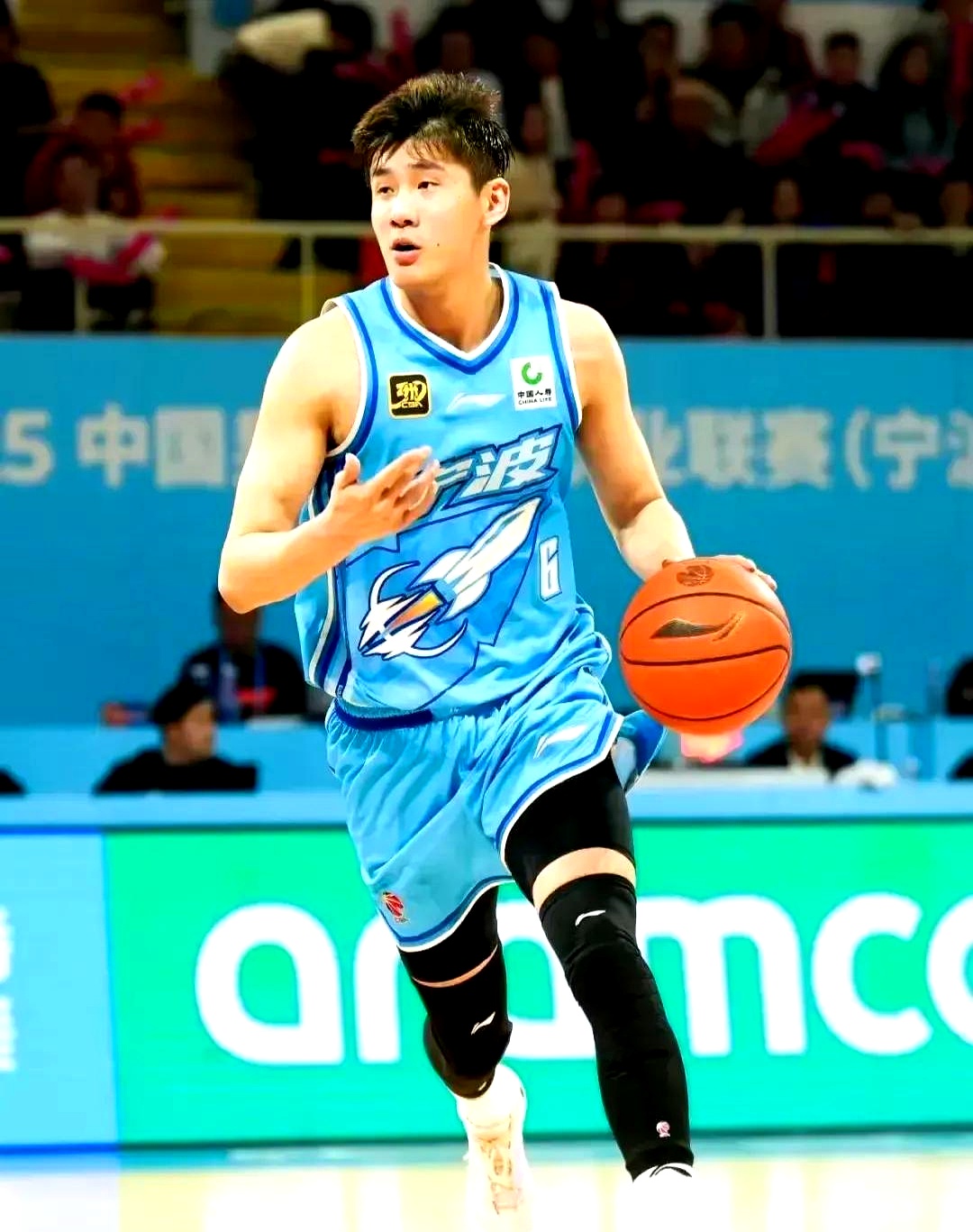 宁波男篮最近的一份顶薪合同,让一位名叫王俊杰的球员,成为了话题人物