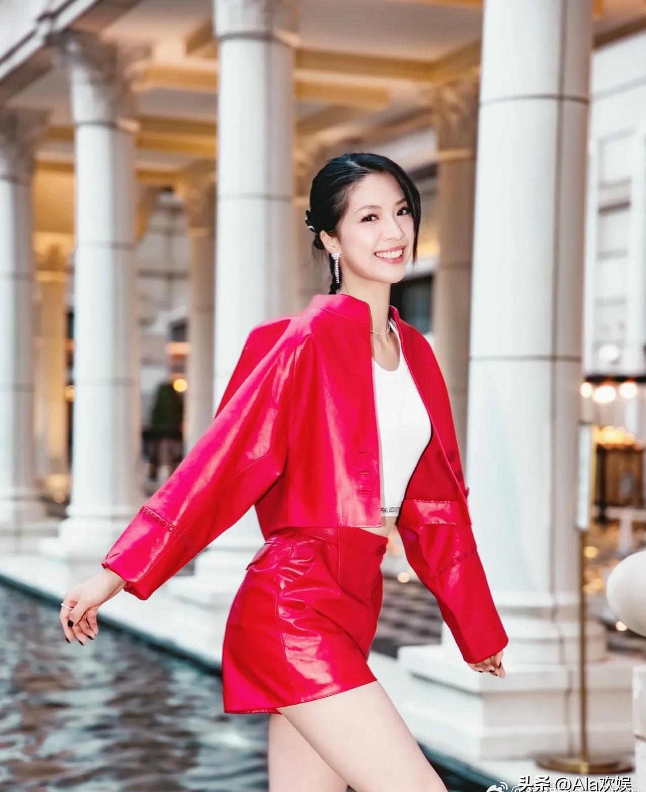 过年换红装前港姐陈晓华的稳妥小心机 陈晓华晒了新年造型照妆发干净