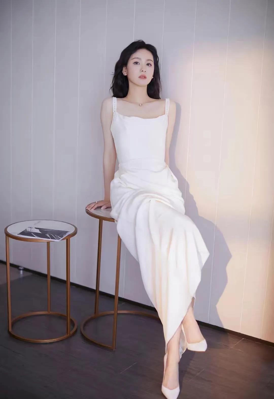 她是很多人的白月光我眼里的陈都灵 陈都灵皮白貌美身材匀称第一眼