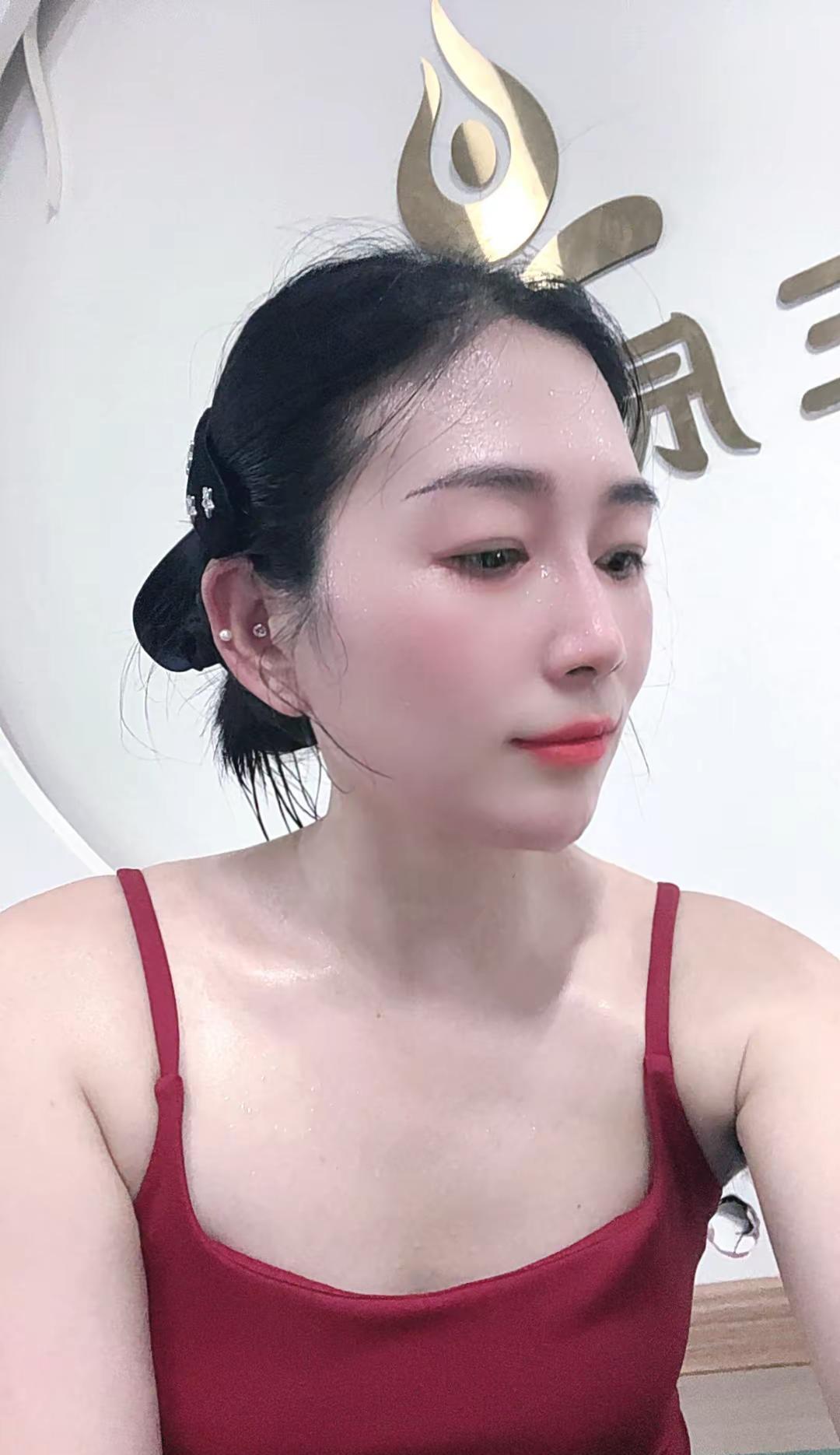 每天一场瑜伽我和汗水结了个不解之缘 开头先来