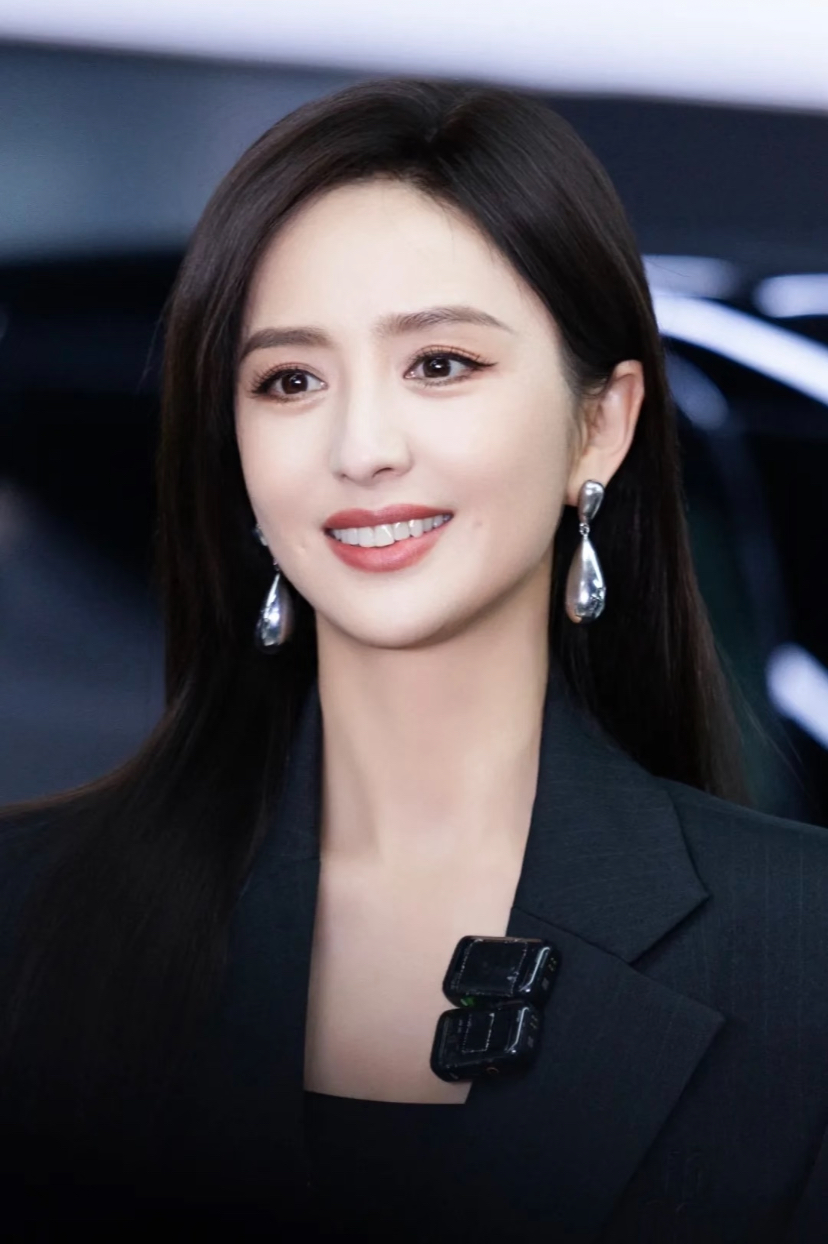 现在最烦蔡国强的估计就是佟丽娅了因为蔡国强的事,可能再也没法安心