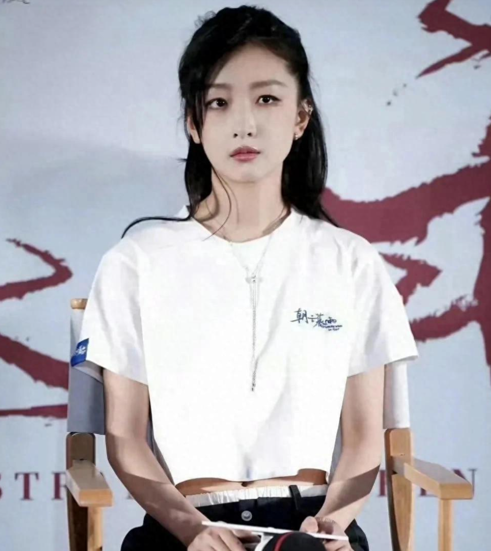 33岁的周冬雨确实变美了