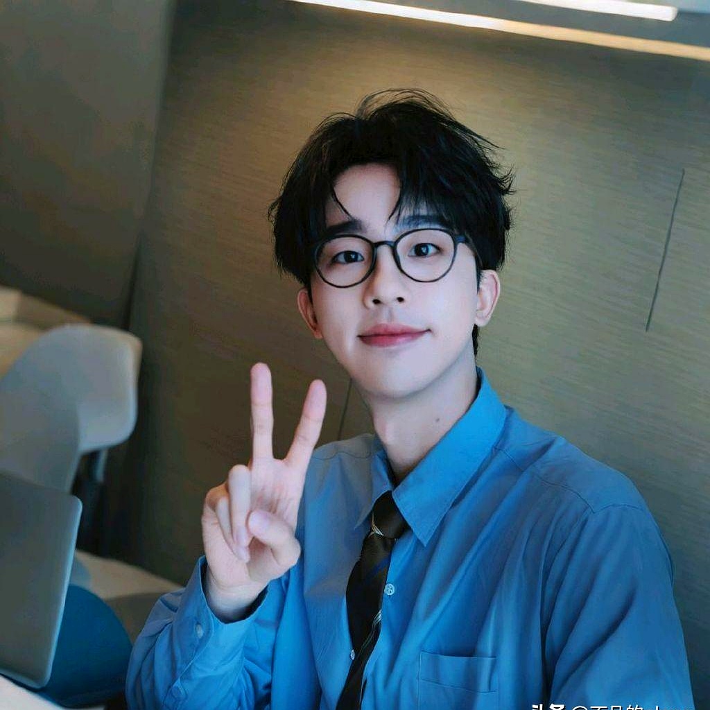 除了何运晨,《offer2》的实习生李晋晔也开了个人工作室