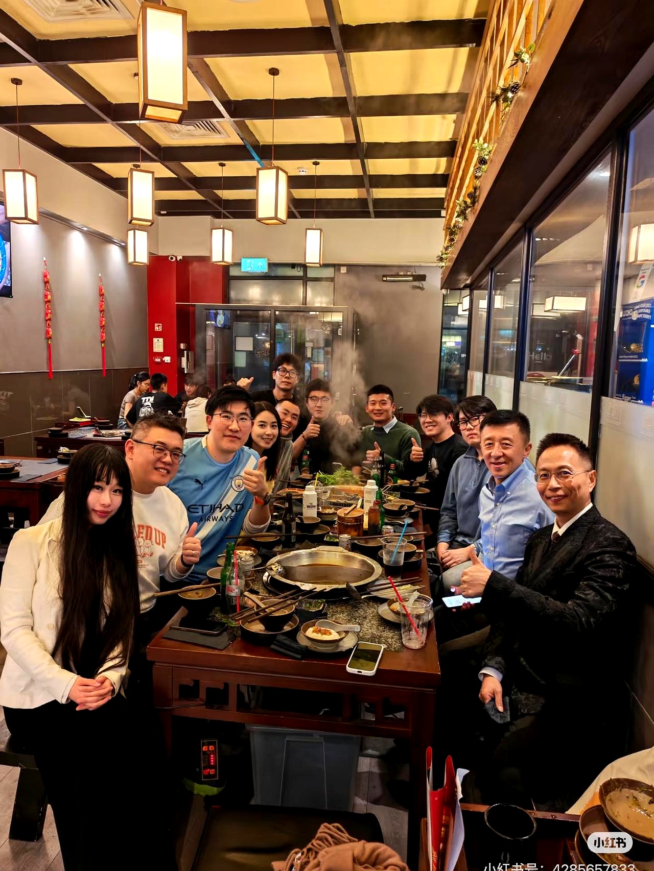 说到底咱们都是 正文 心塞的詹俊这回去英国跟一堆别的队球迷一起