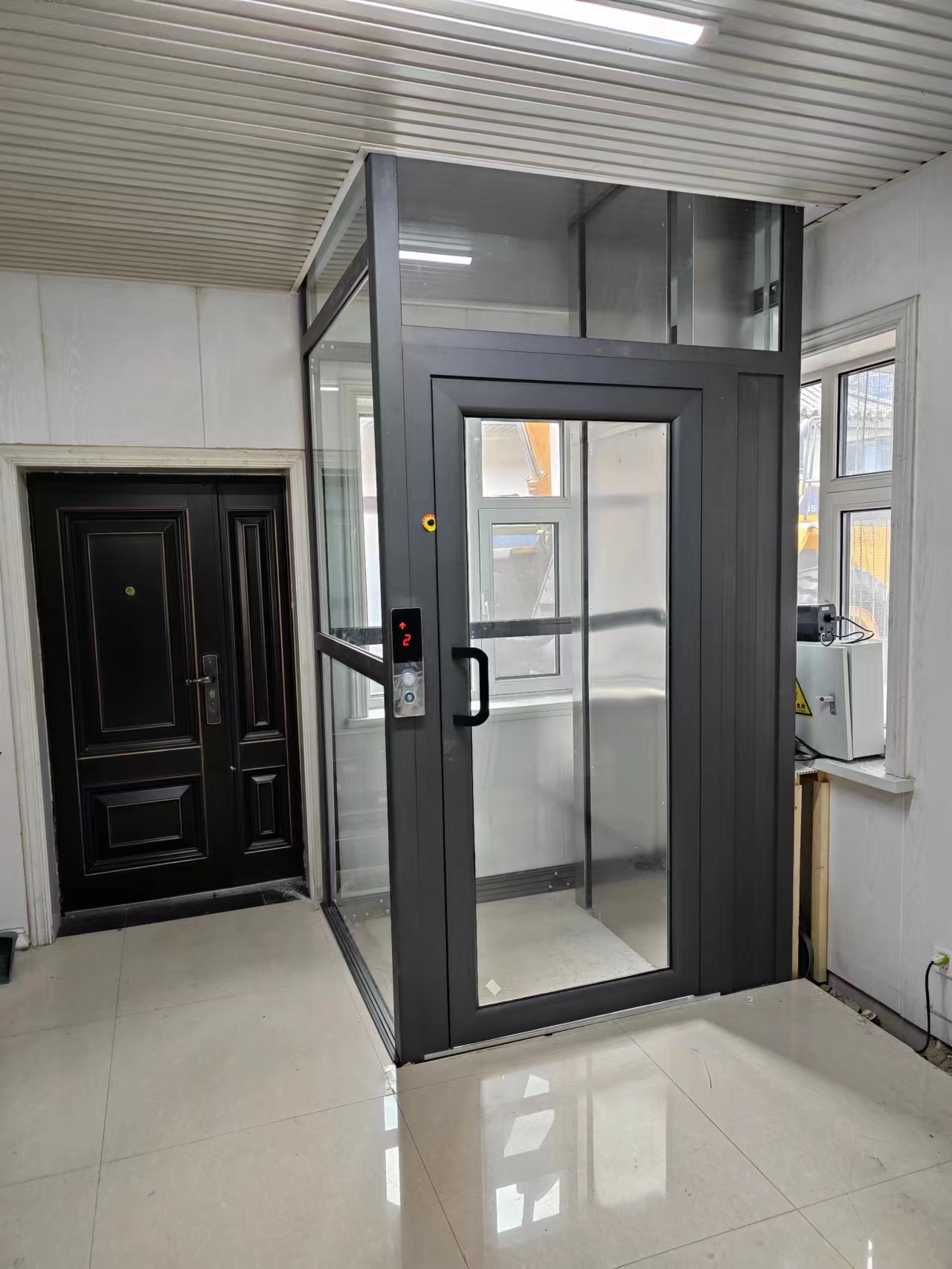 安装一台家用电梯确实能提升生活品质,但3层别墅电梯选择有讲究